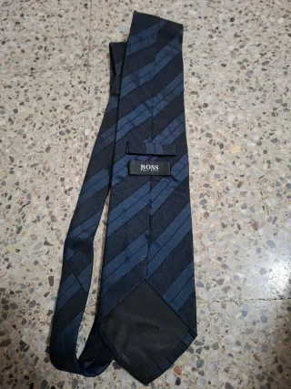 Corbata Hugo Boss Rayas Azul y Negro