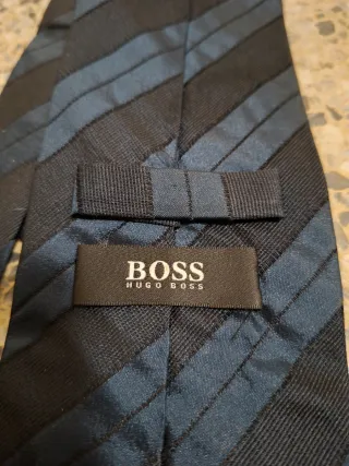 Corbata Hugo Boss Rayas Azul y Negro