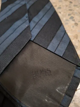 Corbata Hugo Boss Rayas Azul y Negro