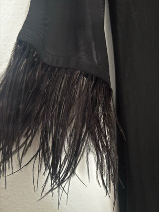 Body de malla negro con plumas