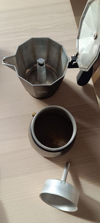 Cafetera Italiana Negra para 8 cafés.