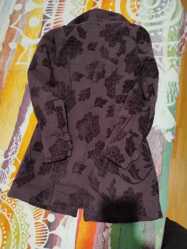 Abrigo morado floral