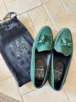 Mocasines Bow Tie ante verde con borlas
