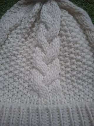 Gorro de lana tejido con pompón