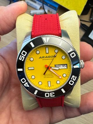 Reloj Aragon Divemaster Automático Amarillo
