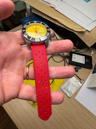 Reloj Aragon Divemaster Automático Amarillo