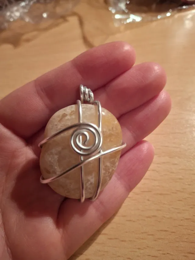 Colgante piedra natural envuelto en alambre