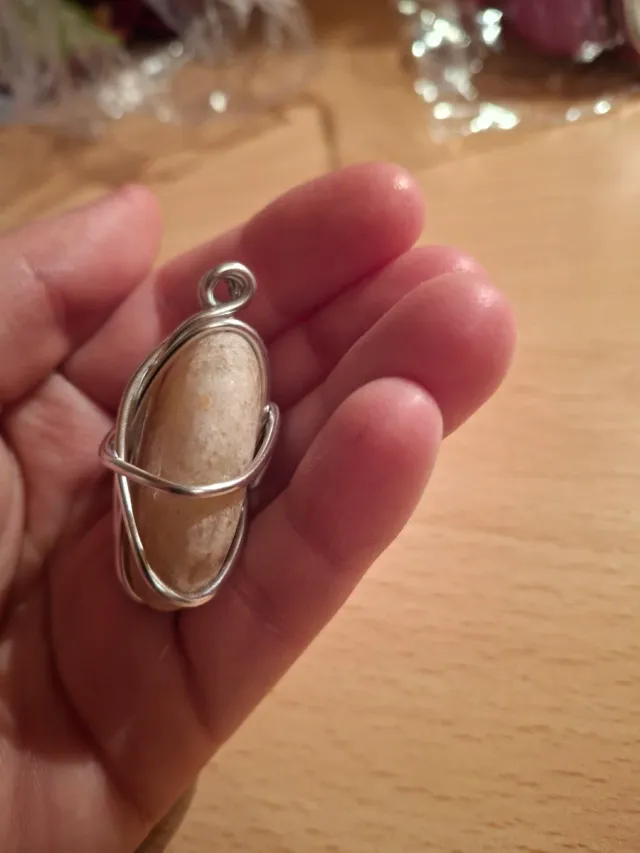 Colgante piedra natural envuelto en alambre