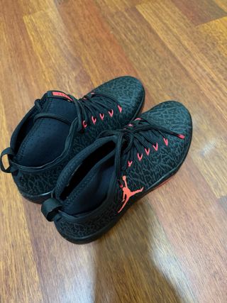 Zapatillas Jordan Negras y Rojas ORIGINALES.