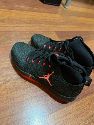 Zapatillas Jordan Negras y Rojas ORIGINALES.