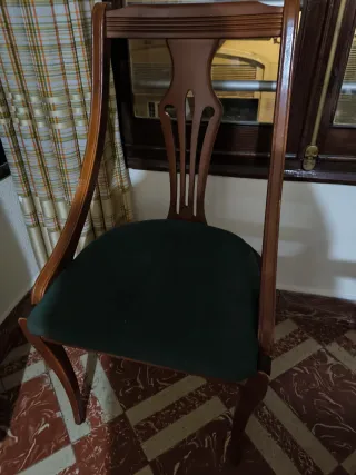 Silla de salón de madera