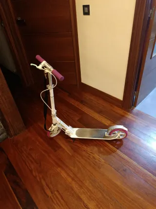 Patinete infantil blanco y rosa de 9 a 14 años