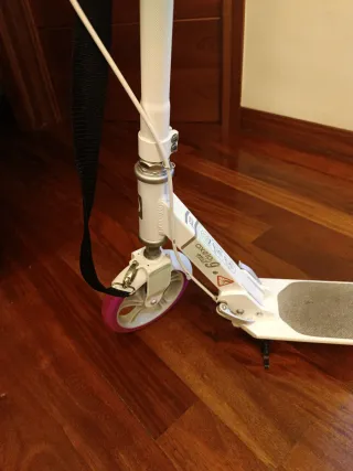 Patinete infantil blanco y rosa de 9 a 14 años