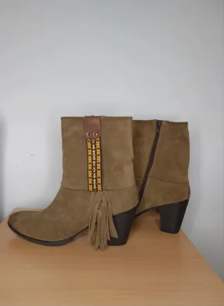 Botines marrones con flecos