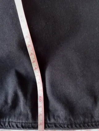 Blusa negra con detalles blancos