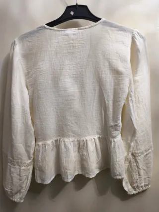 Blusa Stradivarius bordada lazo talla M