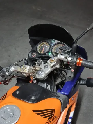 Moto Honda CBR 125R Repsol