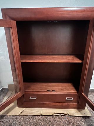 Vitrina de salón de madera