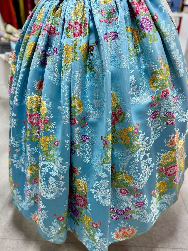 Traje de Fallera azul claro bordado