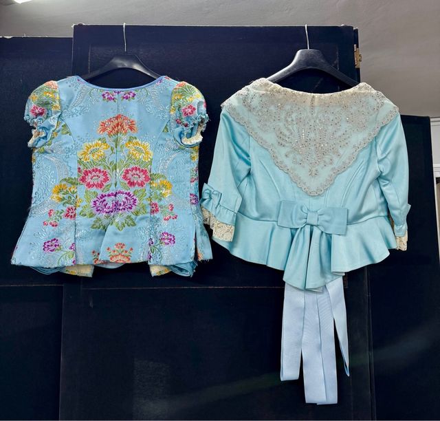 Traje de Fallera azul claro bordado