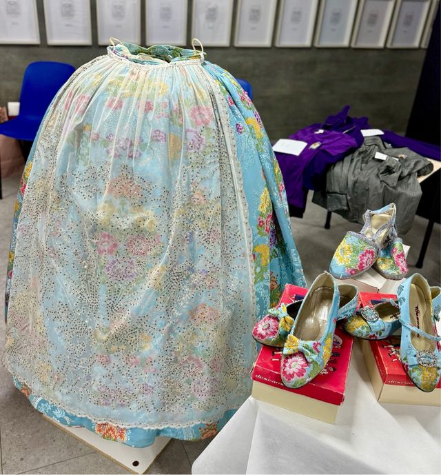 Traje de Fallera azul claro bordado