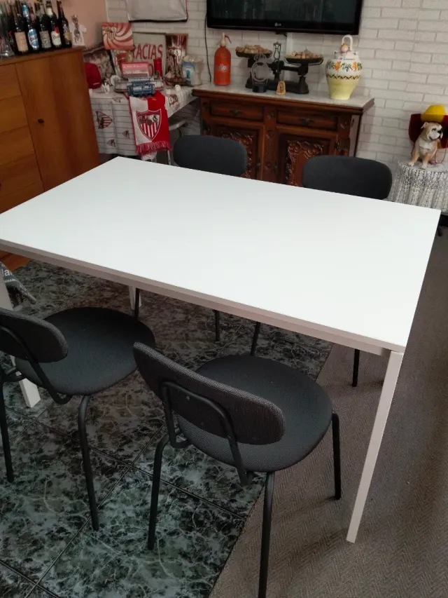 Mesa de cocina y 4 sillas