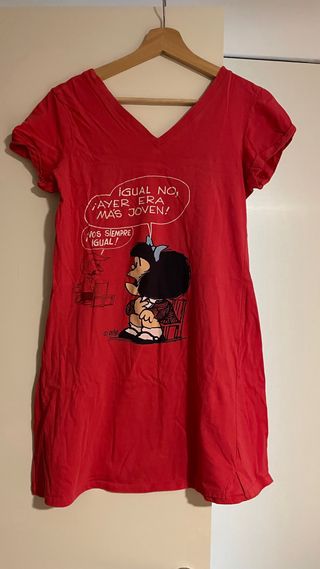 Camisola Mafalda color coral del Oysho.