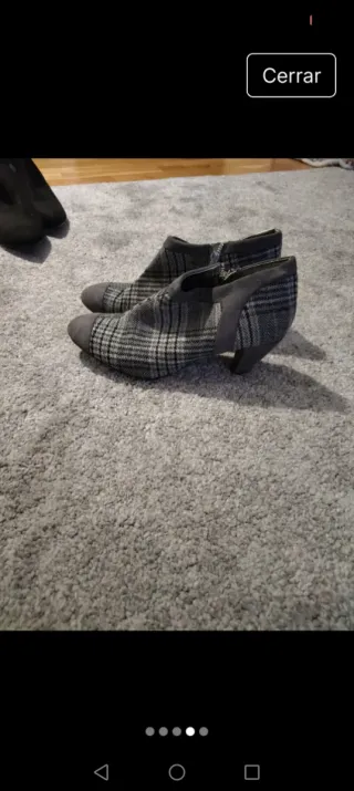 Botines de cuadros grises y negros