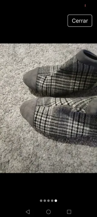 Botines de cuadros grises y negros