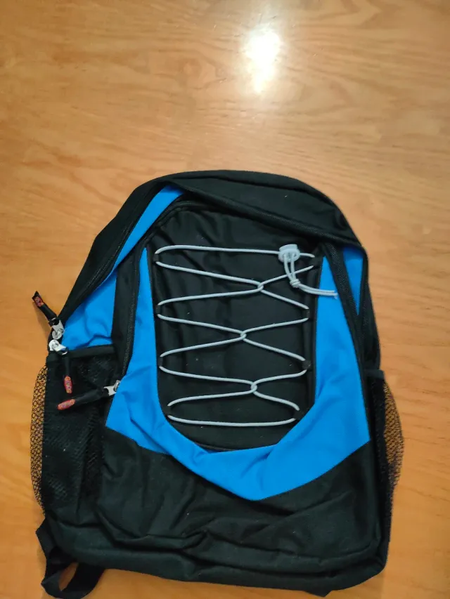 Mochila Negra y Azul