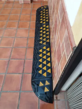 Salva bordillos de goma maciza fuertes y duraderos