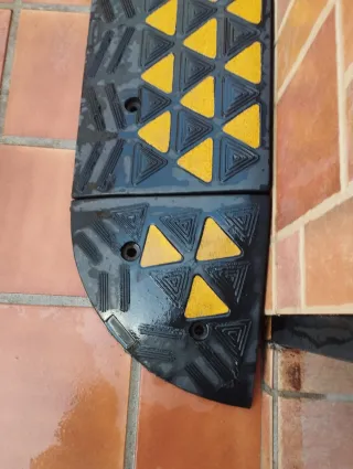 Salva bordillos de goma maciza fuertes y duraderos