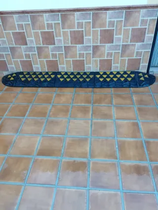 Salva bordillos de goma maciza fuertes y duraderos