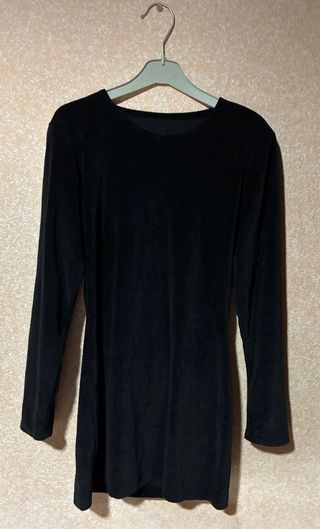 Vestido de terciopelo negro manga larga