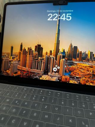 • MACBOOK AIR M2 13,6” 8GB, 512GB Midnight + ACCS.