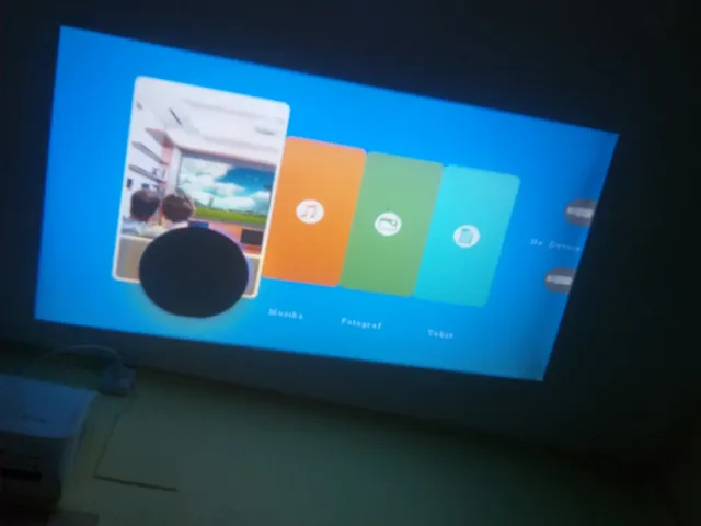 Proyector Yaber Negro