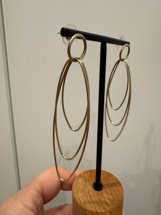 Pendientes largos ovalados dorados