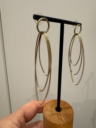 Pendientes largos ovalados dorados