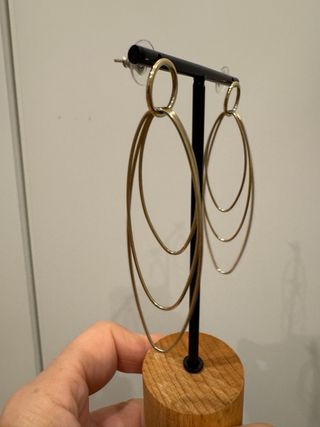 Pendientes largos ovalados dorados