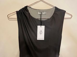 Vestido midi tul drapeado gris