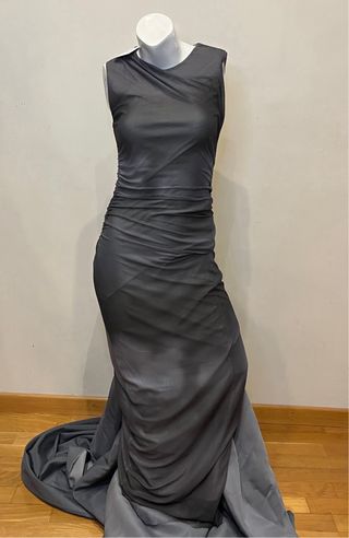 Vestido midi tul drapeado gris