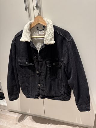 Cazadora vaquera negra con forro