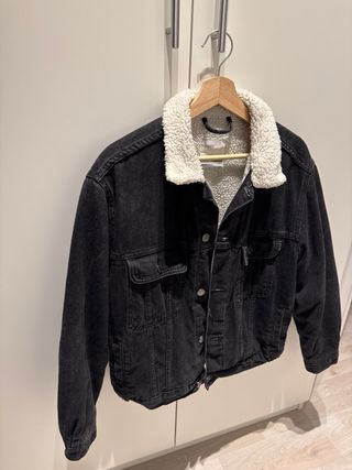 Cazadora vaquera negra con forro