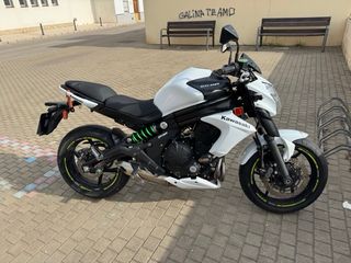 Kawasaki ER-6n Blanca limitada a a2 2017