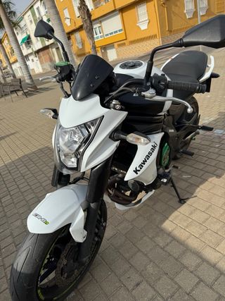 Kawasaki ER-6n Blanca limitada a a2 2017