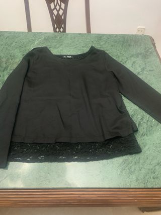 Camisa negra con encaje