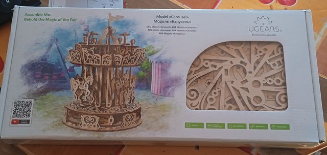 Modello Carousel UGEARS in legno da assemblare