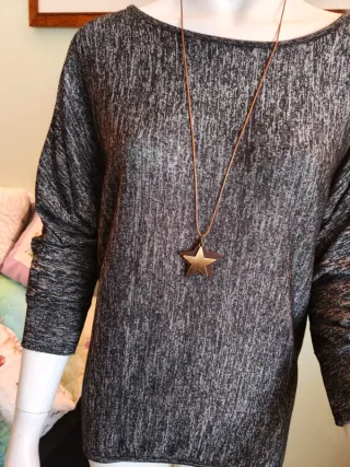 Blusa grigio melange con collana Tg S