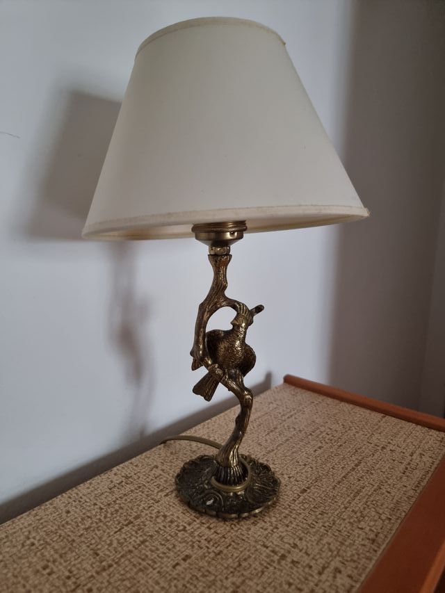 Coppia di lampade da tavolo con uccello e ramo