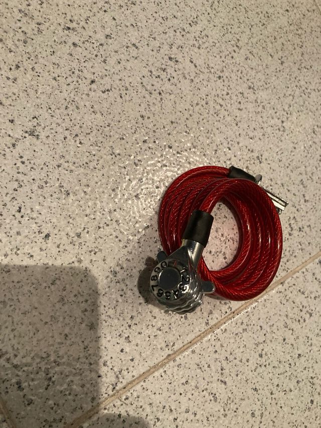 Candado de cable con combinación